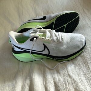 NEW Nike Vomero 17 Size 10